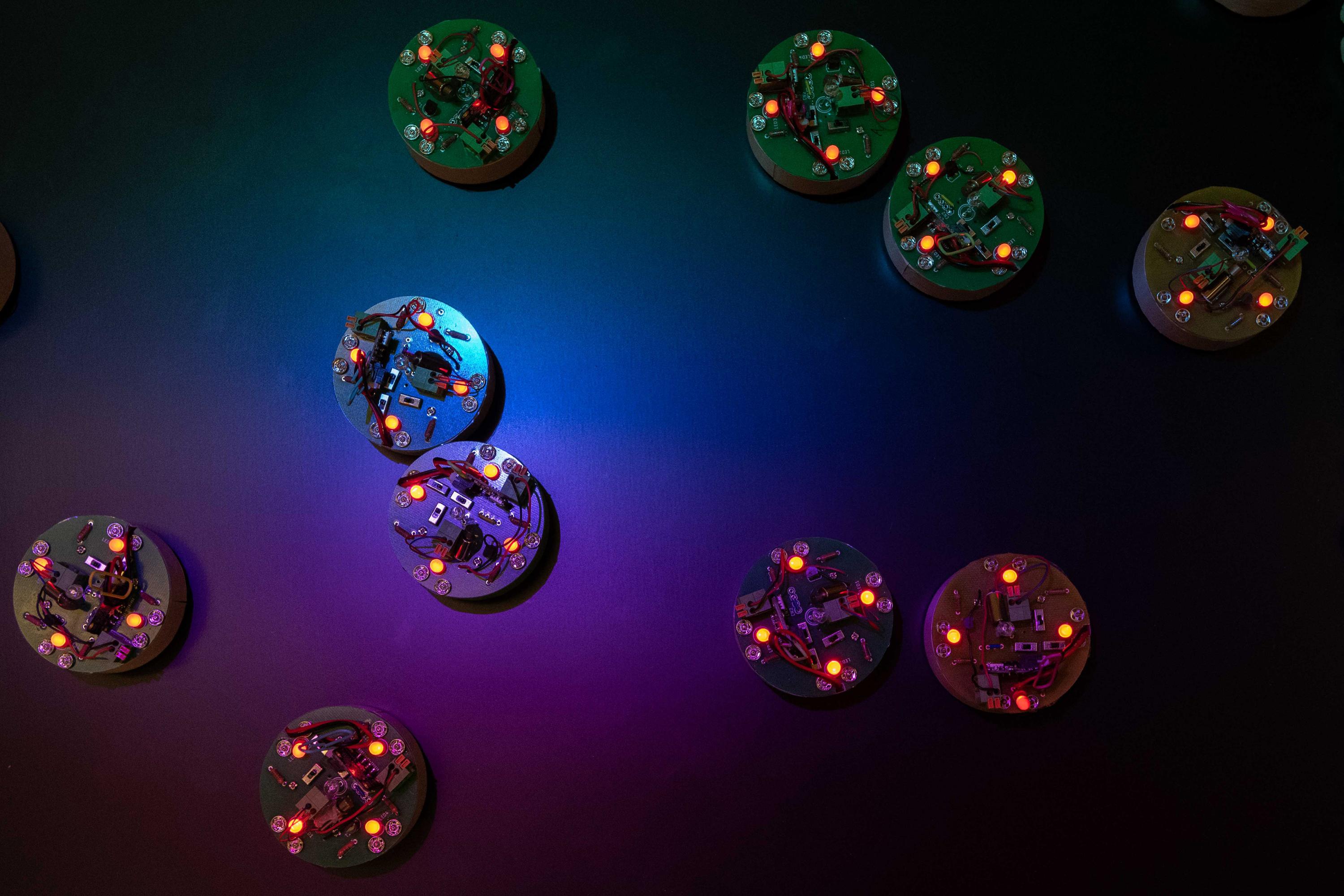 Mimicking ferromagnetic materials