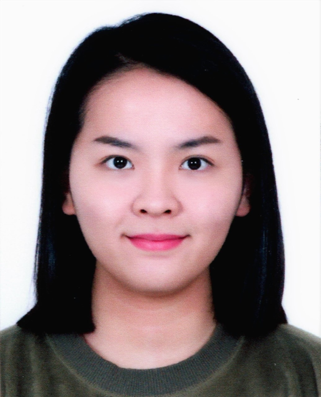 Grace Ahn is a second-year biology major. Ahn was born in Seoul, South Korea and grew up in Suwanee, Georgia.