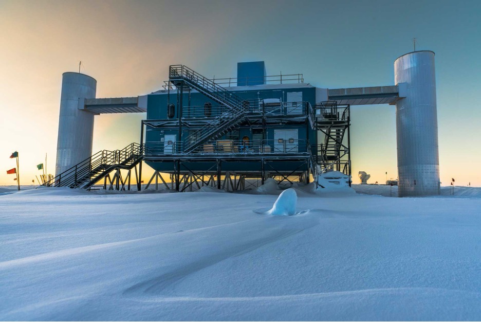 The IceCube Lab at sunset in 2017. (Martin Wolf, IceCube/NSF)