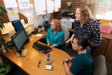 Erin Nagle (standing) discuss PROMOTE software with the School of Psychology's Leslie Dionne-White (left) and Kristie Clark. Erin Nagle (standing) discuss PROMOTE software with the School of Psychology's Leslie Dionne-White (left) and Kristie Clark.