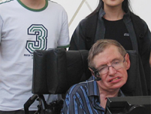 School of Mathematics Professor Molei Tao, School of Physics Asst. Professor Gongjie Li, and Stephen Hawking at the California Institute of Technology in April 2007 (Courtesy of Gongjie Li)